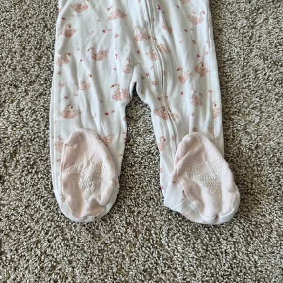 Burt's Bees Baby Sleeper Adorable Baby Footed Onesie with Swans Size 3-6 months - Picture 4 of 7